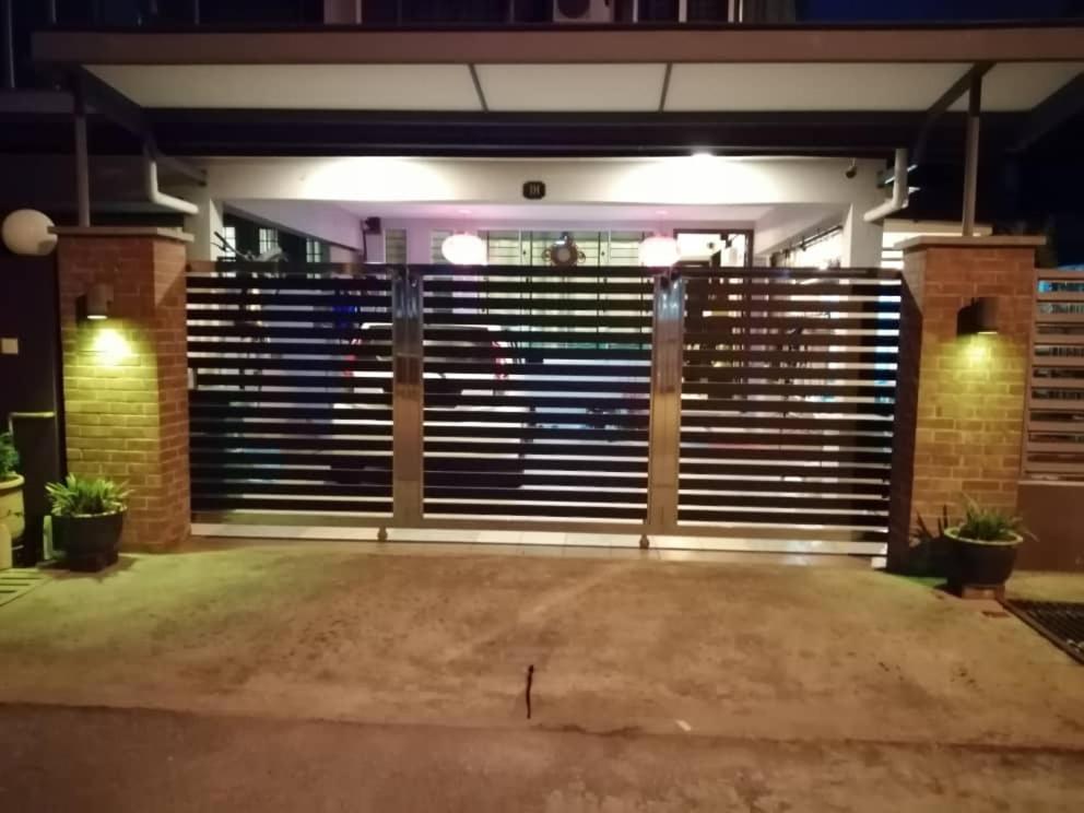 Kelly Homestay Sibu Buitenkant foto